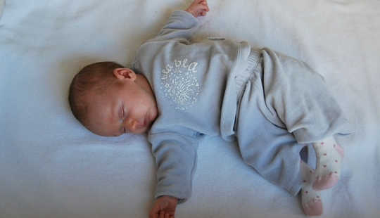 2 Bedtime Habits For Babies To Fight Obesity