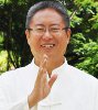 Dr. Zhi Gang Sha, penulis buku ini: Divine Healing Hands