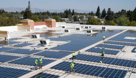 Solar panels on a Walmart roof, Mountain View, California. Walmart/Flickr, CC BY