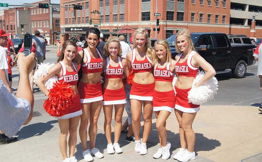 How To Make The Cheerleader Effect Work In Your Favor