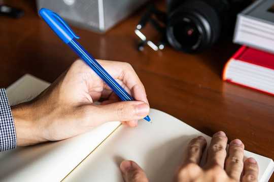 Being Left-Handed Doesn't Mean You Are Right-Brained — So What Does It Mean?