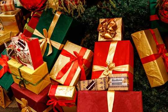 How To Pick The Right Amount To Spend On Holiday Gifts
